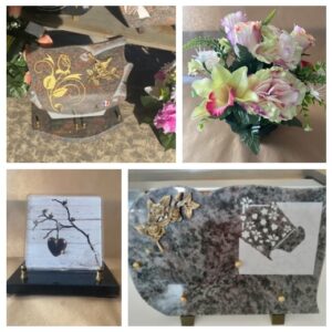 trois plaques et une fleur